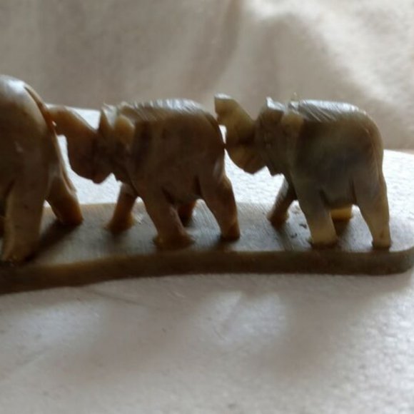 Chelsea Elephants Three in Row Antique Vintage Handcarved Marble Made in India - Picture 2 of 13